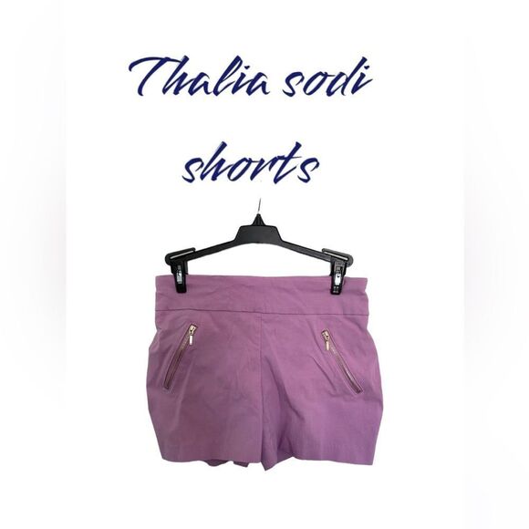 Thalia sodi  - Picture 1 of 5